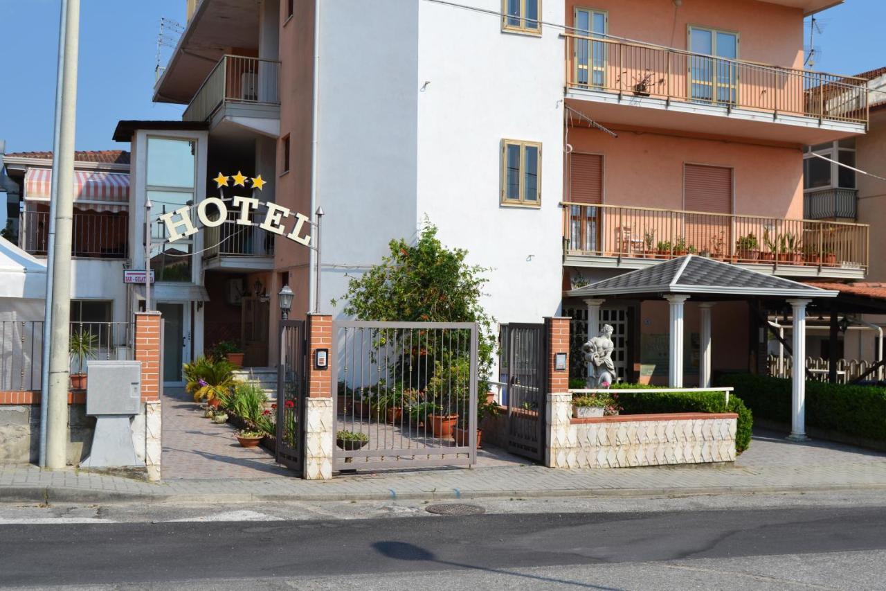 Hotel Ristorante L'Avvenire Gizzeria Eksteriør bilde